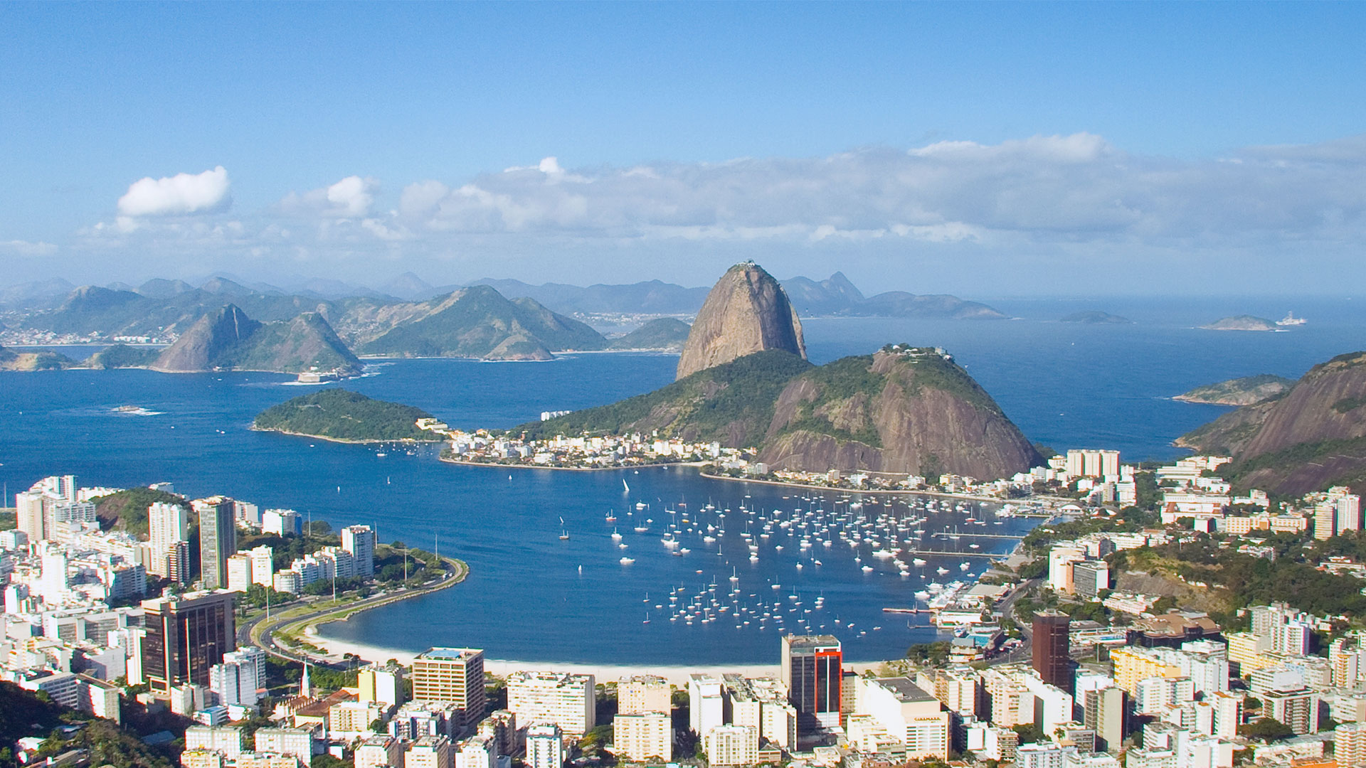 Paisagem da cidade do Rio de Janeiro, entre o mar e as montanhas